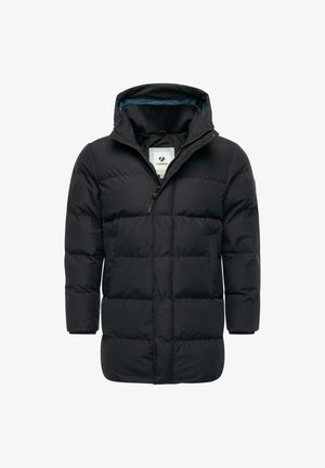 Musta tikattu puffertakki hupulla, etuvetoketjulla, pitkillä hihoilla ja kahdella sivutaskulla, esillä valkoisella taustalla.