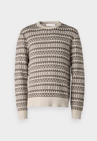 Ljus beige tröja med en texturerad stickad mönster i mörkbrunt, med horisontella ränder och ribbade mudd- och fållkanter. Rundhalsad design.