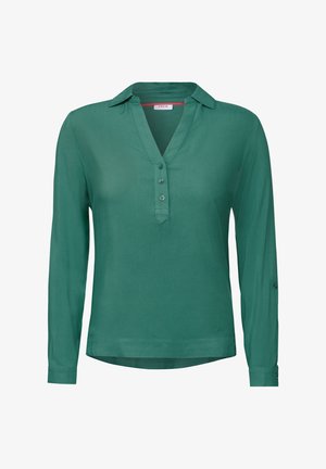 Blusa verde de manga larga con cuello, escote en V, tres botones en la parte delantera y un sutil patrón texturizado. Dobladillo con forma y puños abotonados.