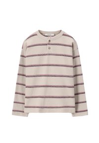 Beige langärmliges Strickshirt mit horizontalen rosa und dunklen Streifen sowie zwei Knöpfen am runden Ausschnitt.