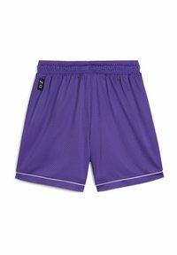 Pantalones cortos atléticos de malla morados con una cinturilla elástica, que cuentan con un diseño ligero, una pequeña etiqueta de logo y un ribete blanco en el dobladillo.