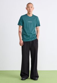 Jordan AIR CREW - Nyomott mintás póló - oxidized green