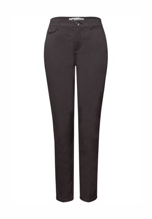 Pantalon marron foncé coupe ajustée avec fermeture avant à bouton et zip, passants de ceinture, et un petit détail de poche à bouton sur la ceinture droite.