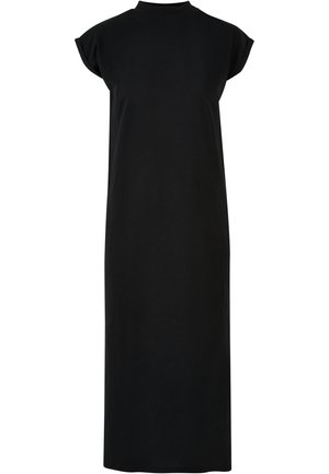 Robe noire à manches courtes, ample, en tissu doux, avec un col rond et une silhouette droite, atteignant mi-mollet.