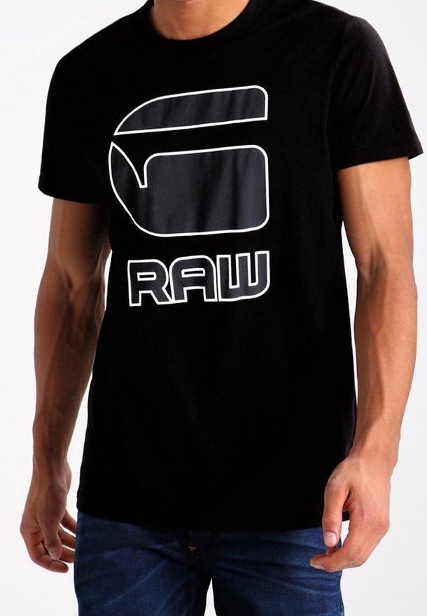 Czarny bawełniany T-shirt z okrągłym dekoltem, z dużym białym nadrukiem przedstawiającym cyfrę 6 oraz słowo "RAW" na przodzie.