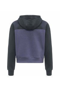 Hoodie accorciato con cappuccio e maniche grigio scuro, e una sezione centrale viola a contrasto, realizzato in morbido tessuto testurizzato.