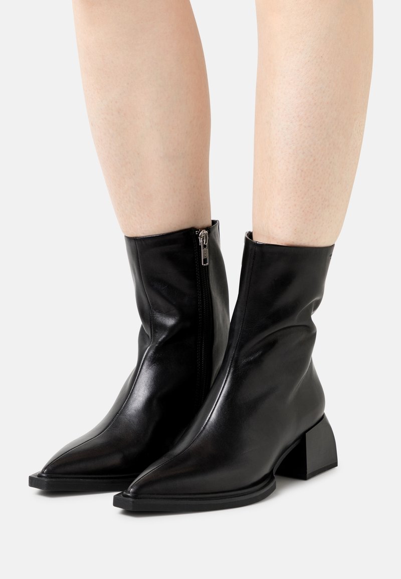 vagabond vivian boot