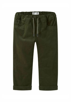 Pantalon vert foncé pour tout-petit avec taille élastique, cordon de serrage, poches avant et revers roulés sur fond blanc.