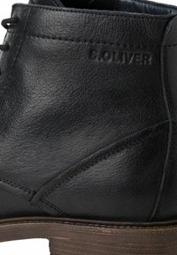s.Oliver Bottines à lacets - black