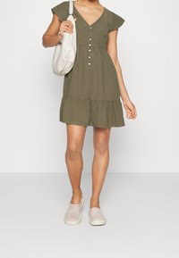 ONLY Vapaa-ajan mekko - khaki