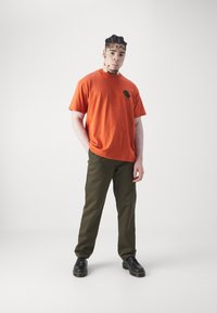 Carhartt WIP MASTER PANT oliwkowy