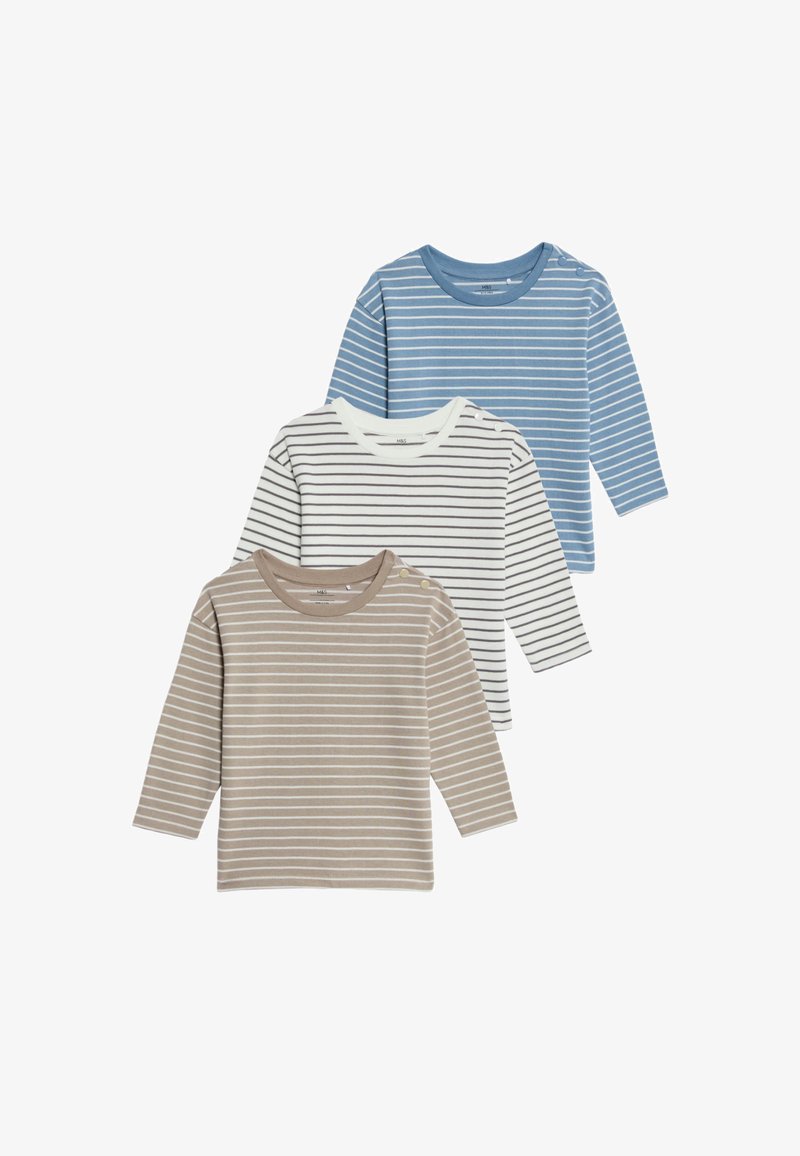 Tre långärmade randiga skjortor i en färgpalett av blått, vitt och beige med kontrasterande horisontella ränder och rundad halsringning.