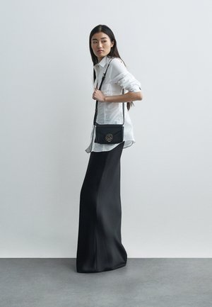 BORSA TRACOLLA - Keresztpántos táska - nero