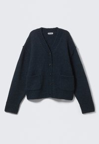 Dunkelblaues Strickcardigan mit V-Ausschnitt, vorderer Knopfleiste, gerippten Bündchen und zwei vorderen Taschen. Weiche Textur und lockere Passform.