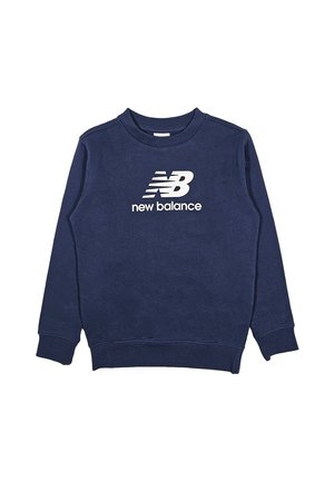 Felpa blu navy realizzata in tessuto morbido, con colletto a girocollo e polsini a coste. Presenta un logo bianco "New Balance" sul davanti.