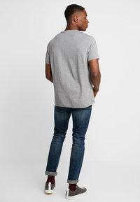 Armani Exchange Tričko s potlačou - grey