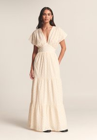 ST MRLO Robe longue - cream