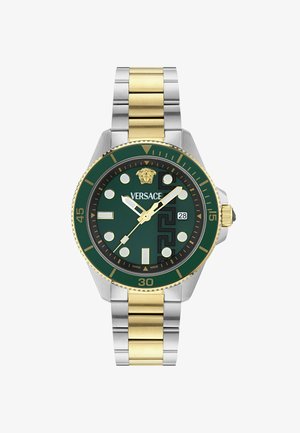 Rohelise sihverplaadiga Versace käekell kuldse ja hõbedase metallrihmaga, Medusa logo kell 12 asendis, kuupäeva näidik ning kuldsete detailidega osutid ja märgid.