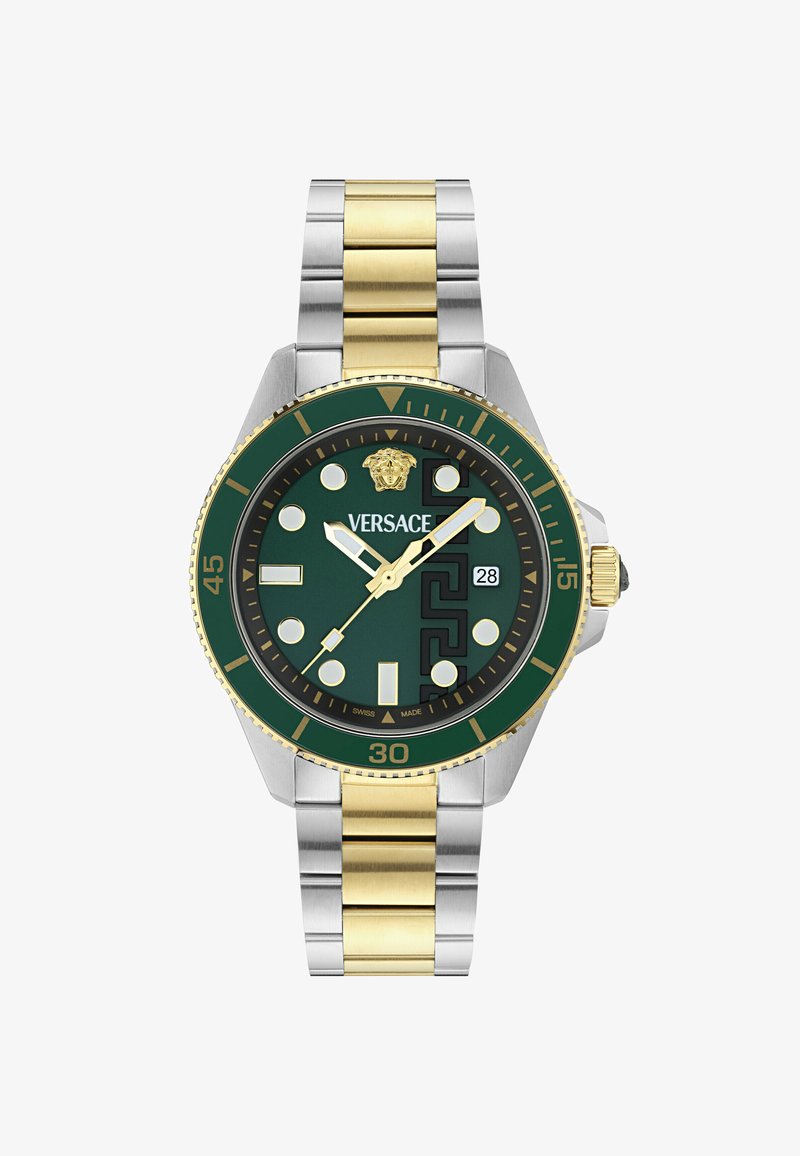 Zöld számlapos Versace karóra arany és ezüst fém szíjjal, Medúza logóval a 12 óránál, dátumkijelzővel, valamint arannyal díszített mutatókkal és jelzőkkel.