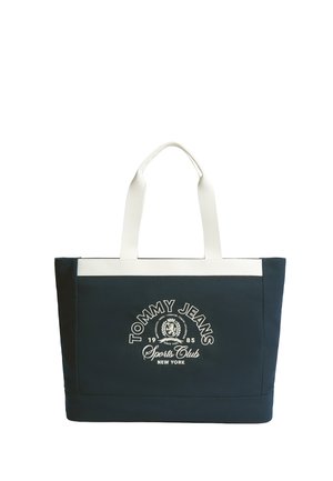 Borsa tote blu navy con manici bianchi, bordo superiore bianco e logo bianco "Tommy Jeans Sports Club New York 1985" sul davanti.