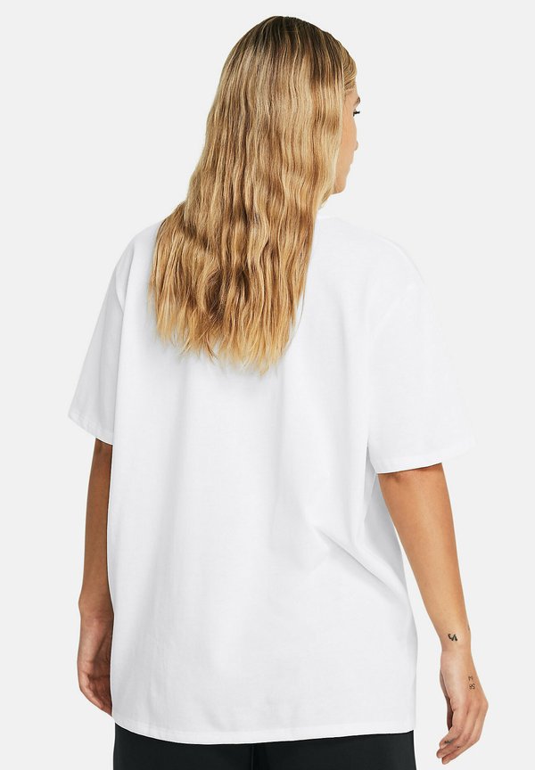 HEAVYWEIGHT EMBROIDERED PATCH - Basic T-shirt4