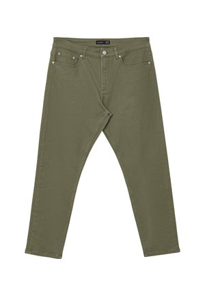 Pantalons en denim vert olive avec une coupe droite, cinq poches et des accessoires en métal argenté. Le tissu a une texture lisse et un léger stretch.