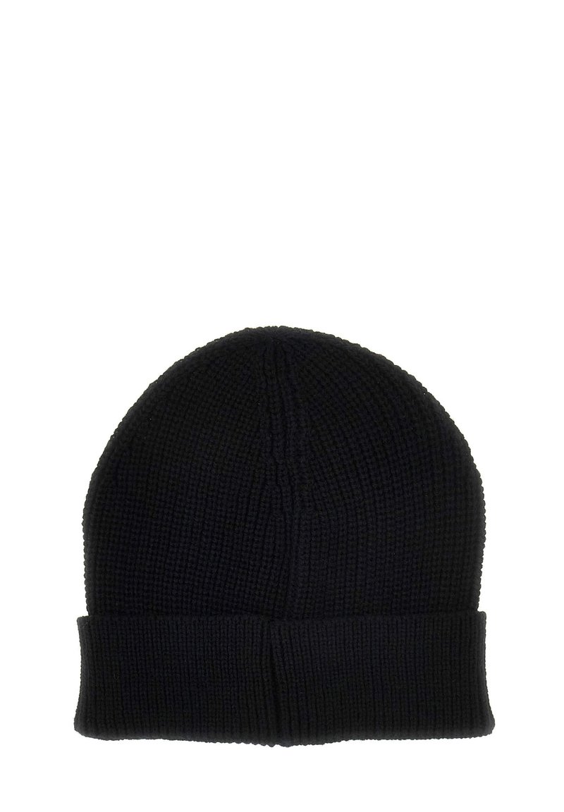 Berretto di maglia nera con una texture a coste e un orlo ripiegato. Presenta una parte superiore rotonda senza cuciture e una forma leggermente scivolata.