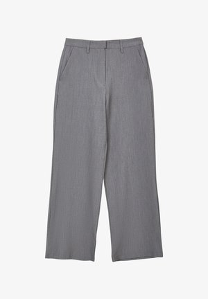 Pantaloni a gamba larga in un tessuto grigio chiaro. Presentano tasche laterali, una superficie liscia e una vita sagomata. Nessun fissaggio o decorazione visibili.