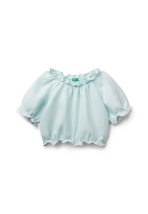 Helles blaues Off-Shoulder-Bluse mit Puffärmeln, gerafftem Ausschnitt und rüschengesäumtem Saum. Aus weichem Stoff mit einer lockeren Passform gefertigt.
