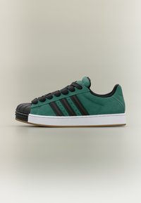 No seleccionado, collegiate green/core black