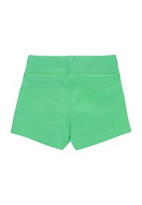 Pantaloni corti verdi in cotone con vita a coste, caratterizzati da una texture liscia e un design semplice, tagliati in una vestibilità classica.