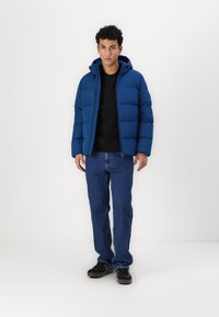 Tommy Hilfiger HOODED PUFFER  - Daunenjacke - deep indigo