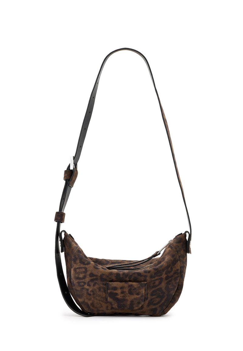 Bolso de hombro de estampado de leopardo hecho de ante con una correa de cuero, que cuenta con un cierre de cremallera y un bolsillo frontal plano para un almacenamiento adicional.