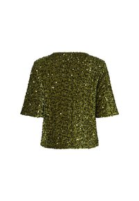 Top verde con paillettes, maniche corte, scollo rotondo e superficie testurizzata da paillettes sparse, creando un finish lucido.