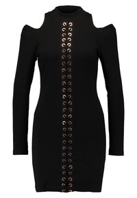 Svart långärmad klänning med avskuren design. Har frontsnörning med metallöglor och en åtsittande silhuett. Släta tygtextur.