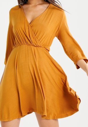 Glamorous Robe en jersey - mustard yellow