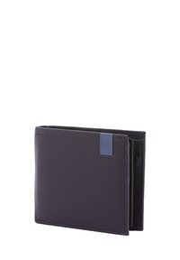 Portafoglio in pelle nera di forma rettangolare, con una superficie texturizzata e un piccolo logo blu come accento. All'interno presenta più scomparti per carte.