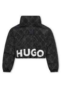 Doudoune noire avec imprimé "HUGO" en tout petit, logo "HUGO" blanc large dans le bas du dos, manches longues et col haut.