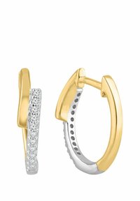 Złote i srebrne kolczyki koła o gładkim, kanciastym wzorze z rzędem lśniących kamieni wzdłuż jednej strony i polerowanym wykończeniem.