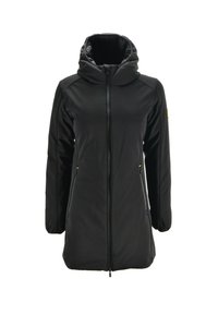 Giacca nera isolante con cappuccio, zip a tutta lunghezza, maniche lunghe, tasche laterali e tessuto testurizzato. Presenta un motivo sottile.