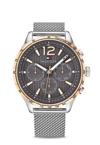 Montre argentée avec un cadran texturé gris, dotée d'une lunette dorée et d'un bracelet en mailles. Les indicateurs comprennent des sous-cadrans pour le jour et la date.
