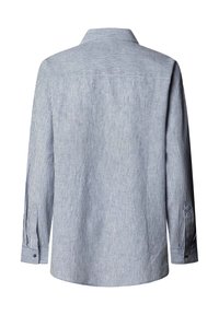 Srajca z dolgimi rokavi in gumbi, z ozkimi navpičnimi modro-belimi črtami, prikazana od zadaj z vidnimi manšetami in ovratnikom.