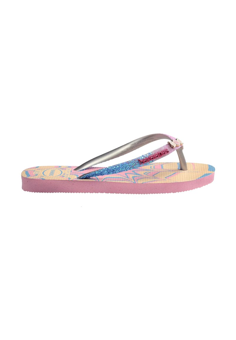 Ciabatta flip-flop con una fascetta argentata e glitterata; suola multicolore con un motivo ondulato; colori rosa e blu; materiale in gomma; design piatto.