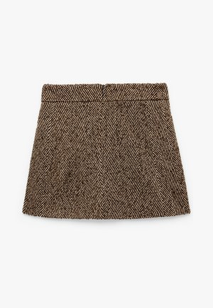 Bruine rok met een visgraatpatroon en een uitlopende stijl, voorzien van een tailleband en een rits aan de achterkant. Getextureerde stof met verticale lijnen.