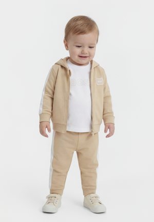 BOSS Kidswear NEWBORN SET - Potiskana majica - stone