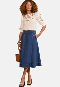 REGULAR FIT - CROCHET INSERT EMBROIDERED 3/4 SLEEVE  - Viršus - ivory
