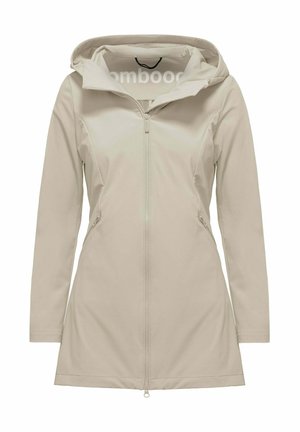 Beige lange softshelljas met capuchon, een volledige ritssluiting aan de voorkant en ritssluitingen aan de zijkanten, ontworpen voor een slanke pasvorm.