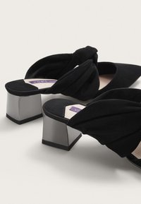 Violeta by Mango Muiltjes met hak - black