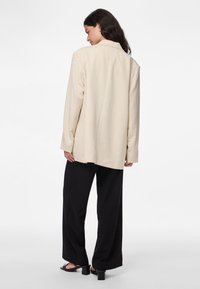 Pieces PCKAMIL LOOSE NOOS - Blazer - sandshell