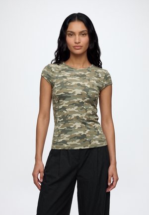 Gina Tricot, CAMO BABY TEE - Тениска с щампа - camo